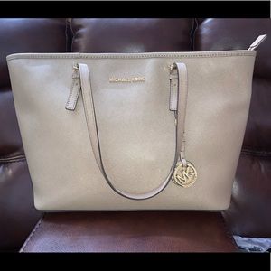 Michael Kors Jet Set Travel Large Leather Top-Zip Tote Bag
